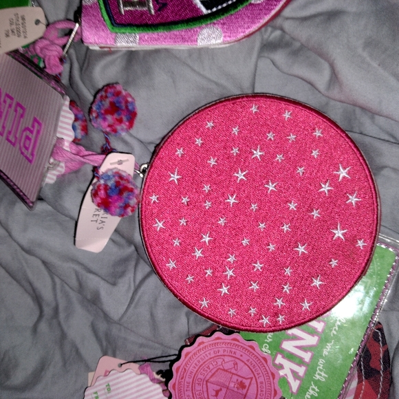 VS PINK KEYCHAIN - Picture 2 of 2